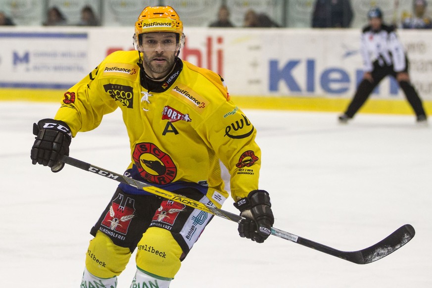 SC Bern Stuermer Andrew Ebbett waehrend dem Eishockey-Meisterschaftsspiel der National League zwischen dem EHC Kloten und dem SC Bern am Sonntag, 19. November 2017, in Kloten. (PPR/Patrick B. Kraemer)