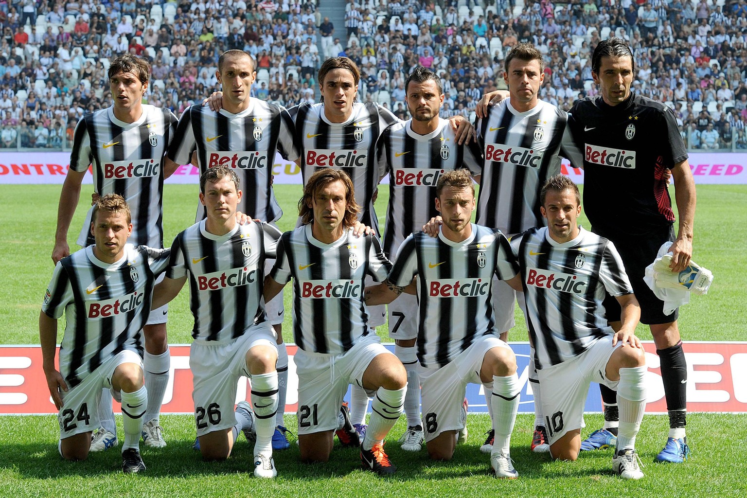 Bildnummer: 08583026 Datum: 11.09.2011 Copyright: imago/Buzzi
Mannschaftsfoto Juventus Turin, hi.v.li.: PAOLO DE CEGLIE, GIORGIO CHIELLINI, ALESSANDRO MATRI, SIMONE PEPE, ANDREA BARZAGLI, GIANLUIGI B ...