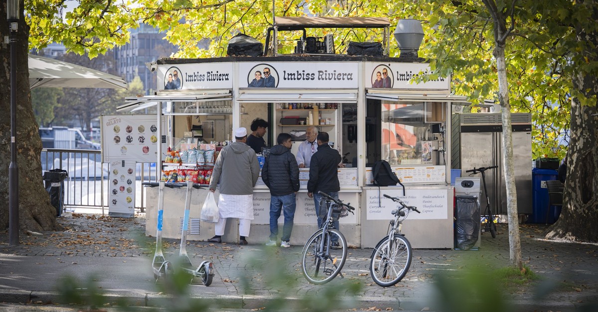 Imbiss-St-nde-am-Z-rcher-Bellevue-d-rfen-trotzdem-l-nger-bleiben