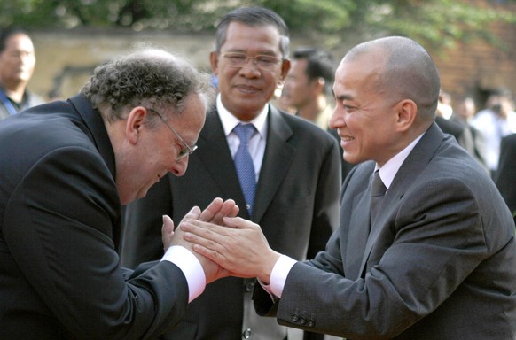 Cambodia&#039;s King Norodom Sihamoni, right, greets Dr. Beart Richner, left, of Kuntha Bopha Hospital&#039;s director as Prime Minister Hun Sen, center, looks on during the inauguration ceremony in P ...