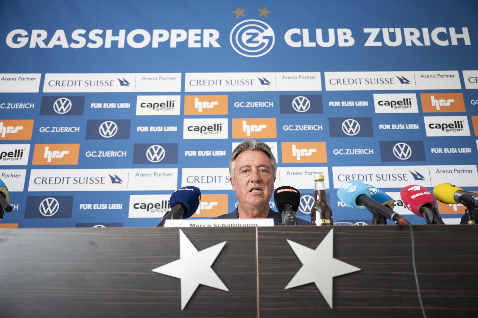Marco Schaellibaum, der neue Cheftrainer von Grasshopper Club Zuerich spricht an seiner Medienkonferenz auf dem GC Campus, aufgenommen am Mittwoch, 10. April 2024 in Niederhasli. (KEYSTONE/Ennio Leanz ...