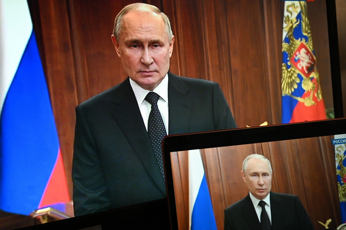 Russian President Vladimir Putin is seen on monitors as he addresses the nation after Yevgeny Prigozhin, the owner of the Wagner Group military company, called for armed rebellion and reached the sout ...