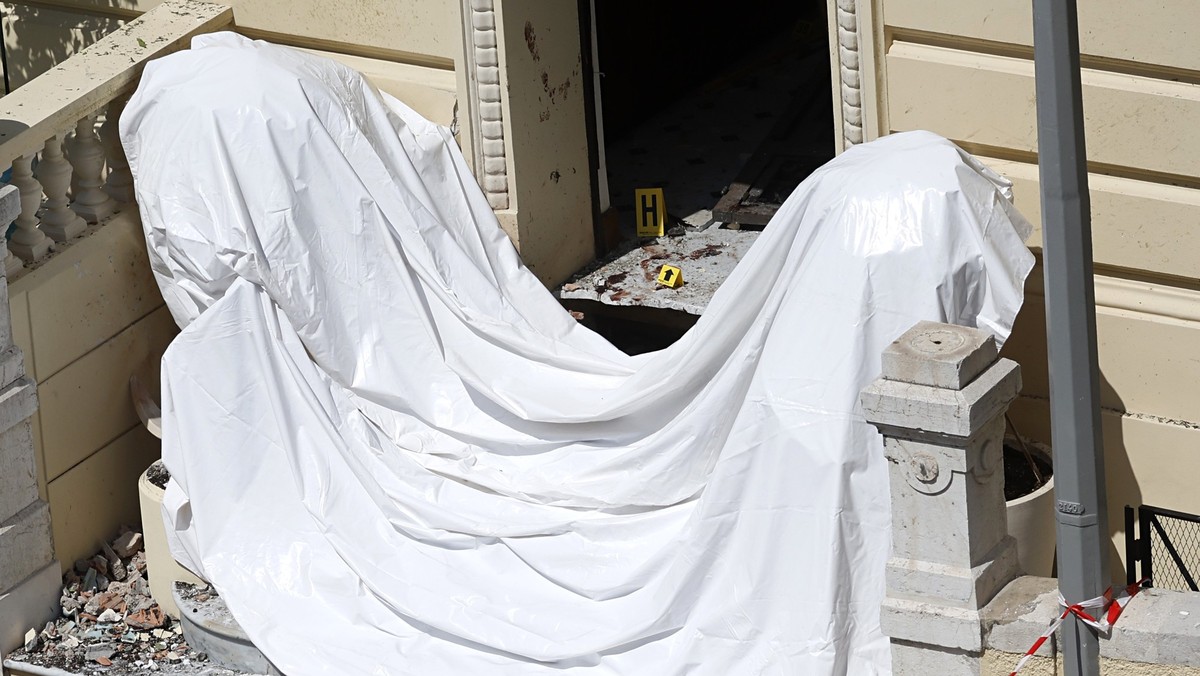 epaselect epa13075287 The entrance of a residential building in Monaco, 30 June 2026, where a suspected parcel bomb explosion the previous evening wounded Ukrainian-born businessman Vadym Yermolaiev a ...