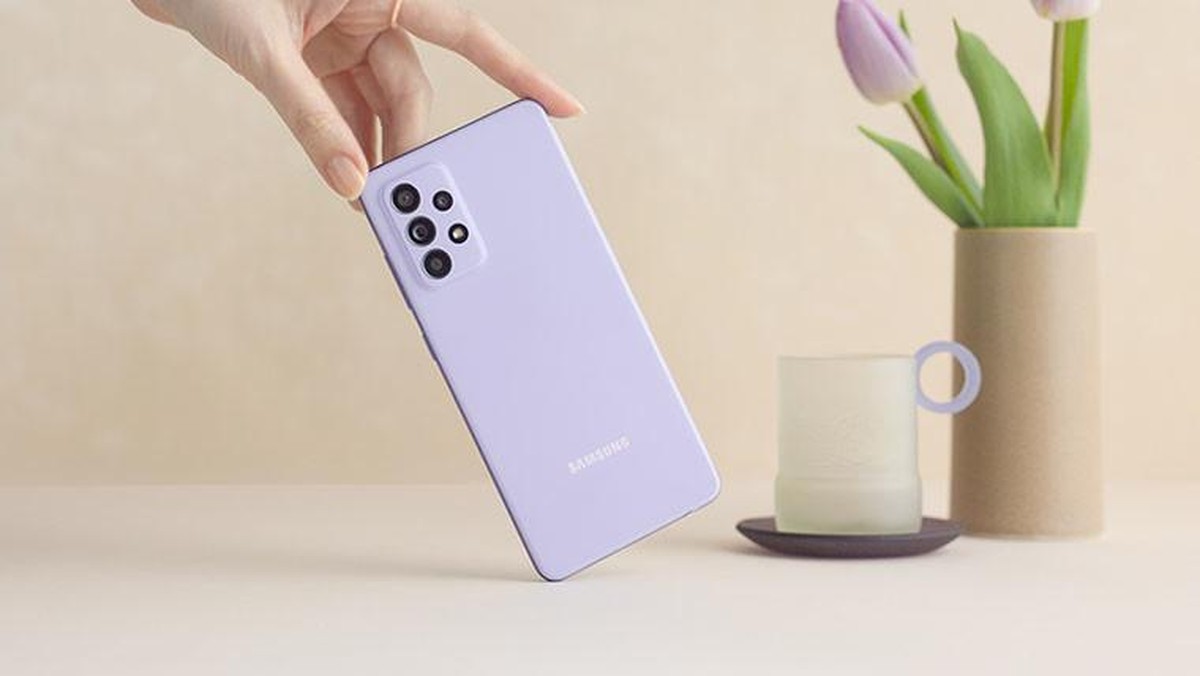 Das Galaxy A52 für 349 Franken kommt mit 6 GB RAM, 128 GB Speicher (erweiterbar) und einem 6,5 Zoll grossen AMOLED-Display (1080 x 2400).