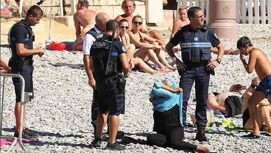 «Machen Sie sich bitte frei» – , sagte der bewaffnete Polizist am Strand von Nizza zur Muslima