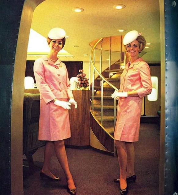 continental airlines 1970 vintage retro fliegen stewardess flight attendant flugbegleiterin http://www.maryhop.com/blog/en/categories/flight-attendant/top-20-the-best-vintage-airline-uniforms