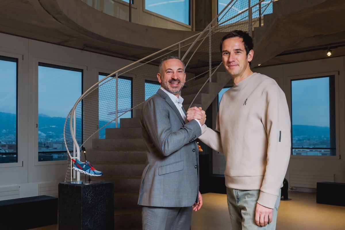 On-running CEO Martin Hoffmann (beiger Pullover) und Frédéric Favre, CEO von Switzerland 2038. Fotografiert im Hauptsitz von On-Running in Zürich