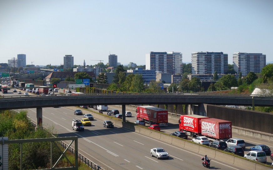Reportage aus dem Familiengarten Scheuerrain in Muttenz, der wegen des geplanten Rheintunnels mit dem nationalen Autobahnausbau platt gemacht werden soll.
