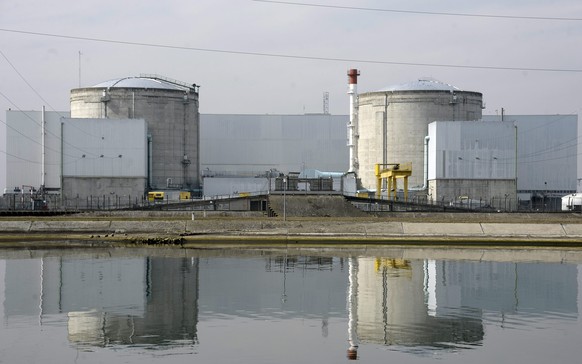 ARCHIV - ZUR DEBATTE UM DIE ALLFAELLIGE ENTSCHAEDIGUNG VON ENERGIEKONZERNEN BEI EINER ABSCHALTUNG DES ATOMKRAFTWERKS FESSENHEIM STELLEN WIR IHNEN FOLGENDES ARCHIVBILD ZUR VERFUEGUNG. - General view on ...