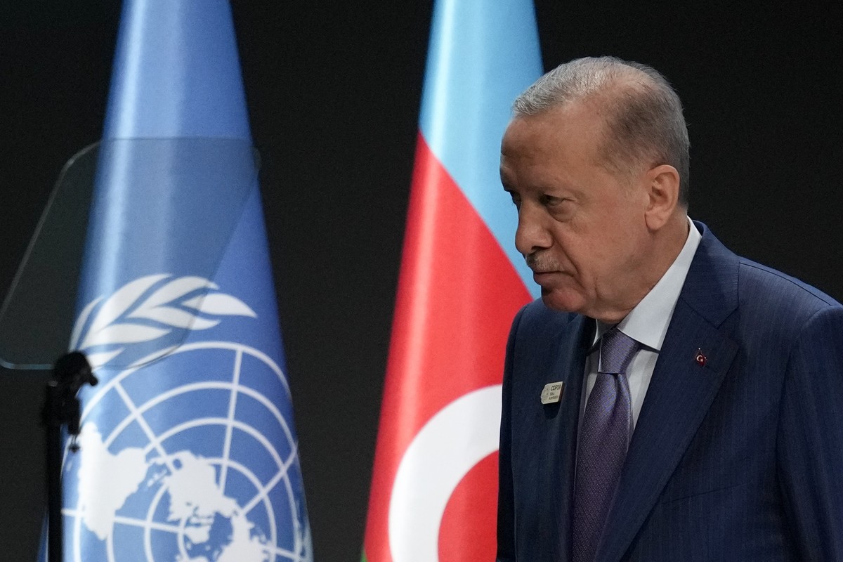 Turkey President Recep Tayyip Erdogan leaves after speaking during a plenary session at the COP29 U.N. Climate Summit, Tuesday, Nov. 12, 2024, in Baku, Azerbaijan. (AP Photo/Rafiq Maqbool)