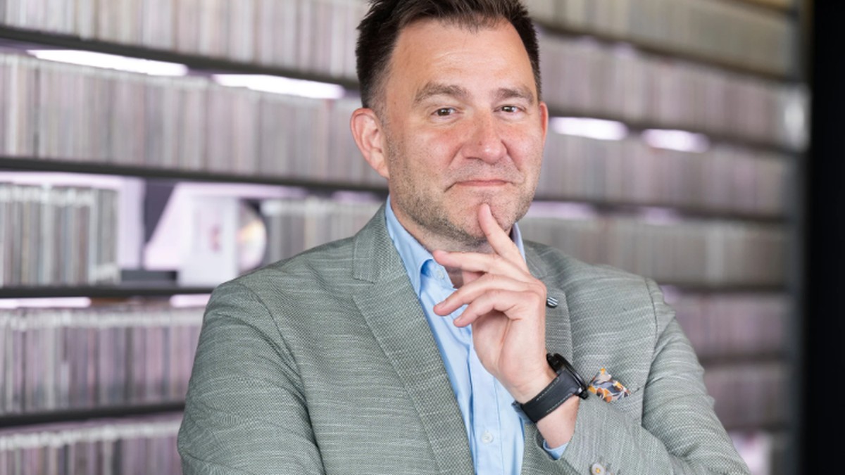-Hat-genervt-Sascha-Ruefer-ber-nicht-singende-Nati-Spieler-und-seine-Schlager-Liebe