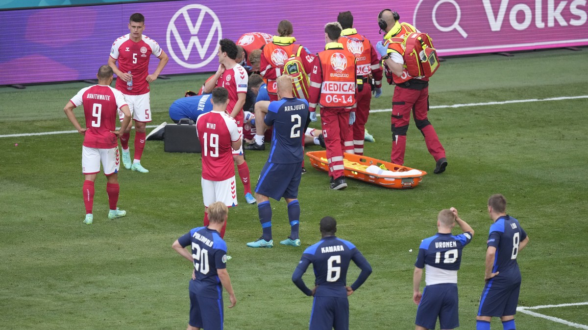 epa09265360 Denmark's Christian Eriksen receives medical treatment during the UEFA EURO 2020 group B preliminary round soccer match between Denmark and Finland in Copenhagen, Denmark, 12 June 202 ...