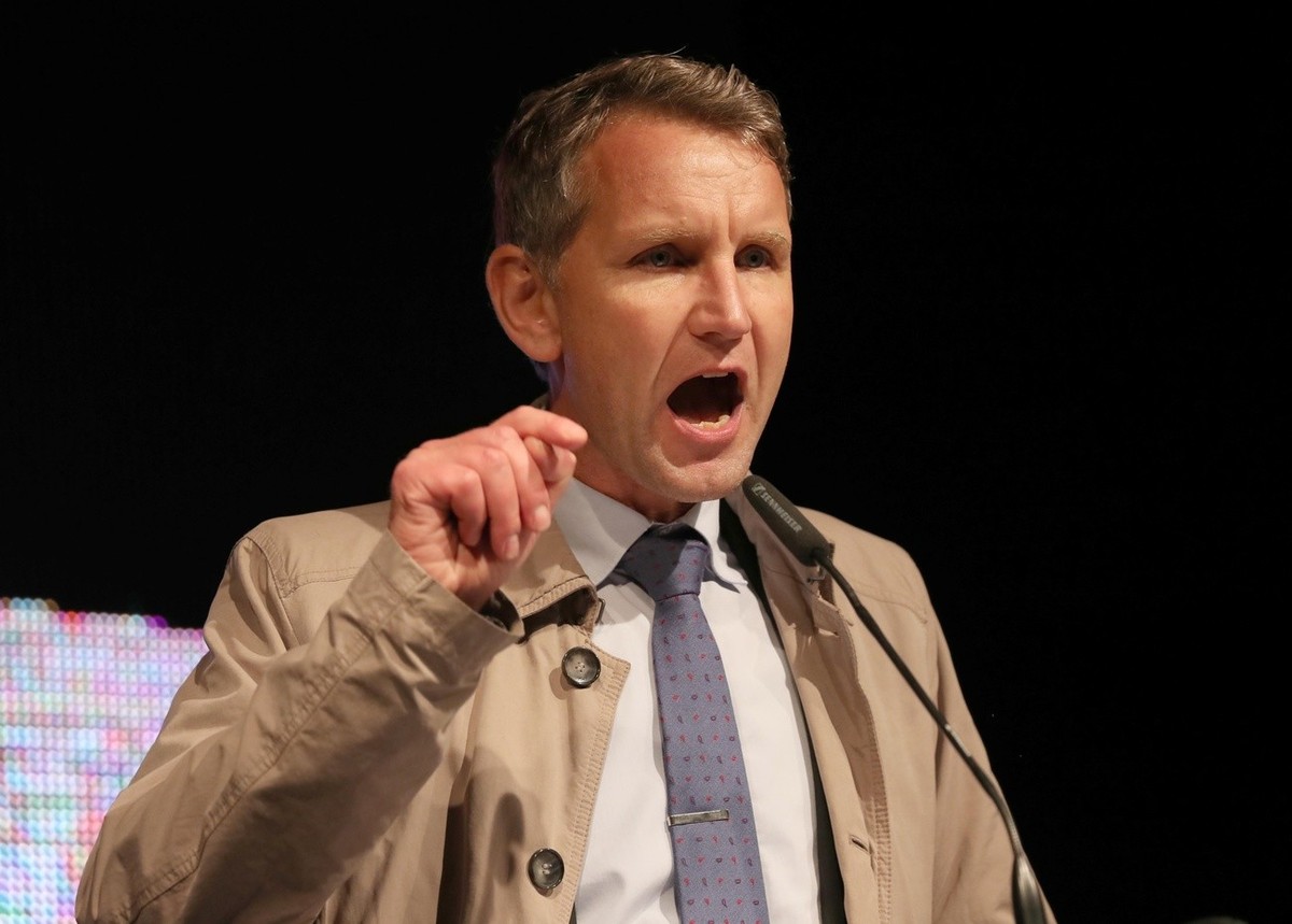 epa06200525 Bjoern Hoecke, member of the federal state parliament of Thuringia for AfD speaks during a demonstration of 'Alternative for Germany' party (AfD) in Magdeburg, East Germany, 12 S ...