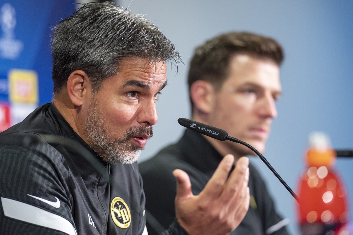 epa09597619 Young Boys' head coach David Wagner (L) and goalkeeper Guillaume Faivre (R) attend a press conference in Bern, Switzerland, 22 November 2021. Young Boys Bern will face Atalanta Bergam ...