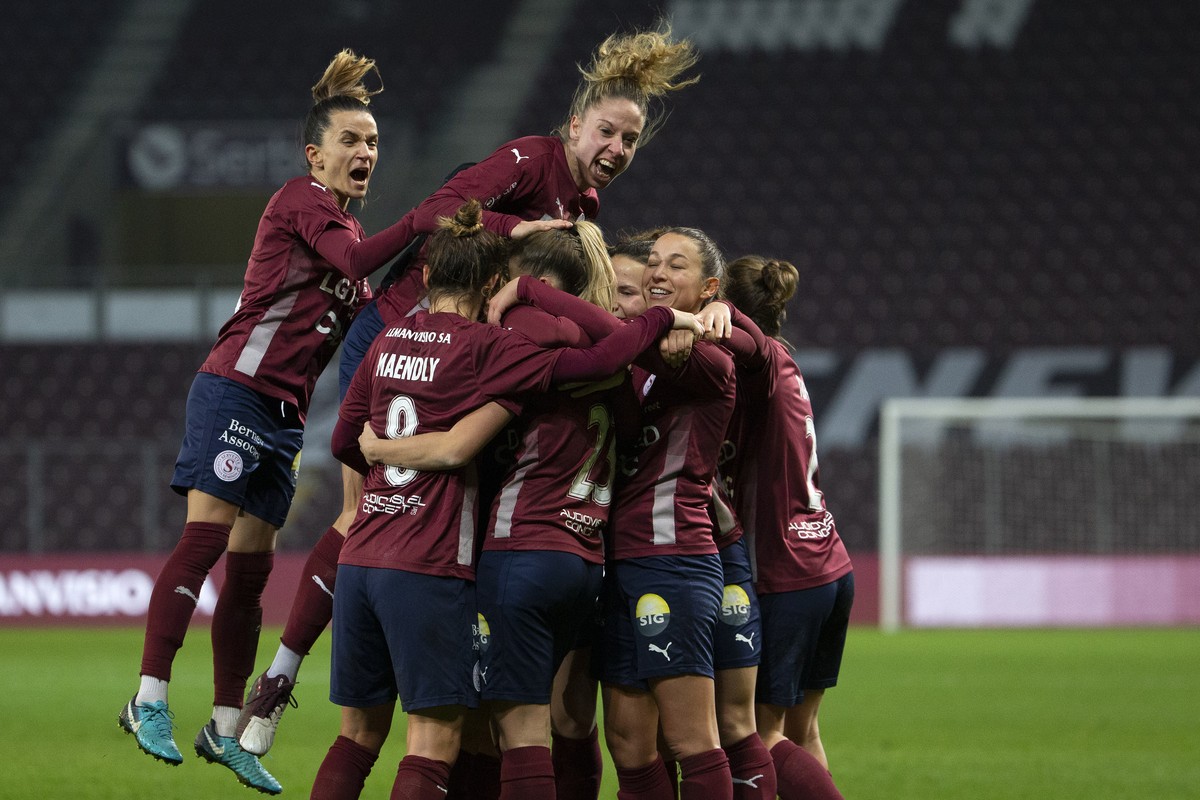 Servette's Leonie Fleury #23 is celebrated by teammates after scoring the 2:0, during the Women