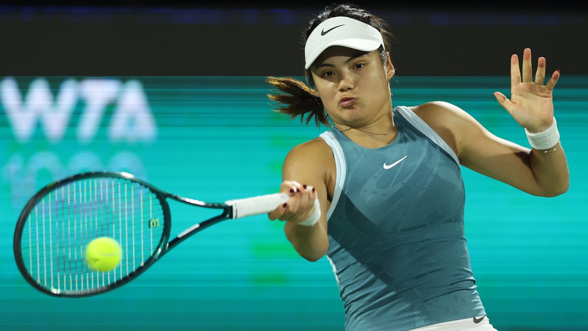 epa11901248 Emma Raducanu of Britain in action during her first round match against Maria Sakkari of Greece Dubai Tennis Championships in Dubai, United Arab Emirates, 16 February 2025. EPA/ALI HAIDER