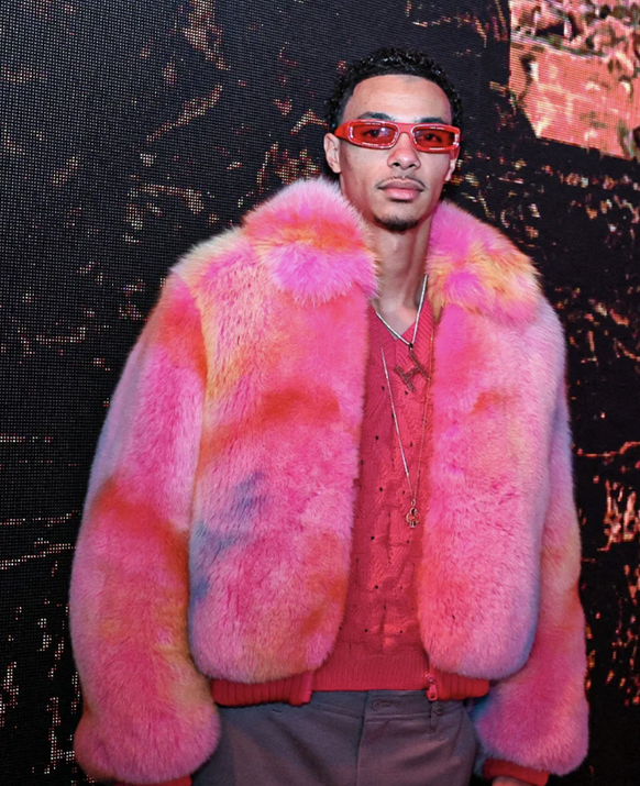 hugo Ekitike Pelzjacke
