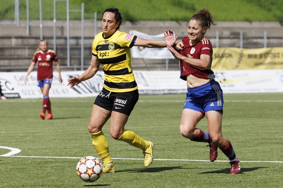 Young Boys&#039; forward Cristina Carp, left, fights for the ball with Servette&#039;s midfielder Elodie Nakkach, right, during the Women?s Super League Playoff Semi Final soccer match of Swiss Champi ...