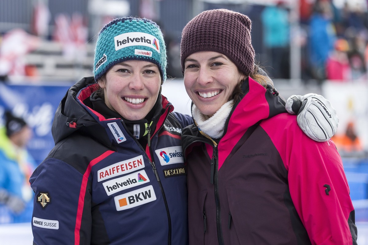 Michelle and Dominique Gisin, from left, pose during the women's Super-G race at the FIS Alpine Ski World Cup, in St. Moritz, Switzerland, Saturday, December 9, 2017. (KEYSTONE/Alexandra Wey)