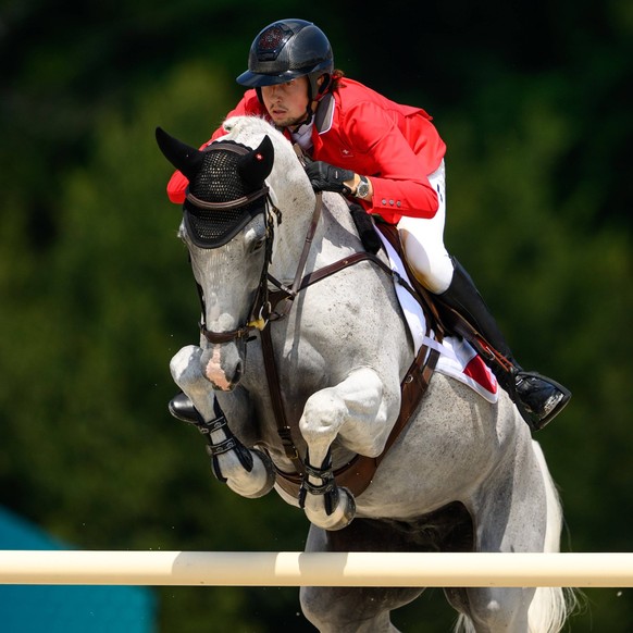 240801 Martin Fuchs of Switzerland on horse Leone Jei competes in equestrian jumping team qualifier during day 6 of the Paris 2024 Olympic Games, Olympische Spiele, Olympia, OS on August 1, 2024 in Pa ...