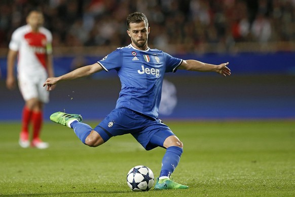 epa05942530 Miralem Pjanic of Juventus FC controls the ball during the UEFA Champions League semi final, first leg soccer match between AS Monaco and Juventus at Stade Louis II in Monaco, 03 May 2017. ...
