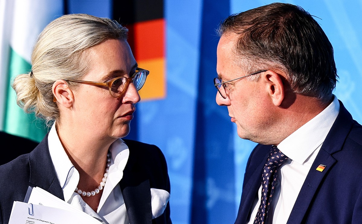 epa11579453 Alternative for Germany (AfD) right-wing political party co-chairman Tino Chrupalla (R) and AfD deputy chairwoman Alice Weidel (L) attend an AfD party press conference in Berlin, Germany,  ...