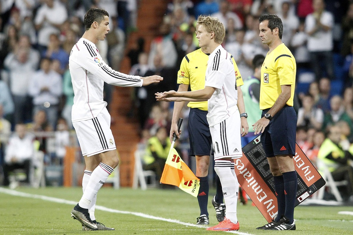 Real Madrid s Martin Odegaard (r) and Cristiano Ronaldo during La Liga match. May 23,2015. PUBLICATIONxINxGERxSUIxAUTxPOLxDENxNORxSWExONLY (2015052363)

Real Madrid s Martin Odegaard r and Cristiano ...