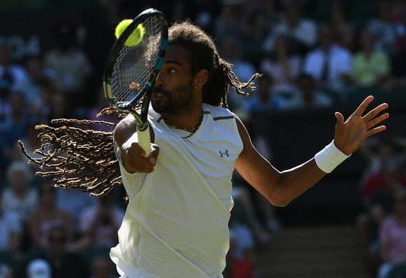 epa06067995 Dustin Brown of Germany returns to Andy Murray of Britain in their second round match during the Wimbledon Championships at the All England Lawn Tennis Club, in London, Britain, 05 July 20 ...