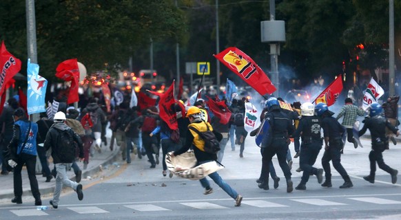 Zusammenstösse zwischen kurdischen Demonstrierenden und türkischen Sicherheitskräften in Ankara.