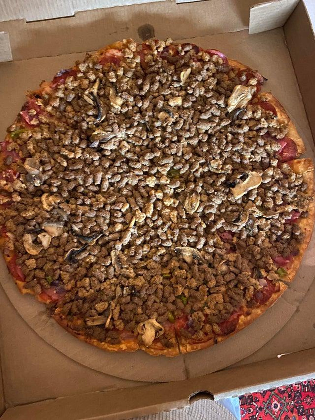 Hassverbrechen an Pizzen: Diese Bilder bringen jeden Italiener zum Weinen. Kochen, Essen, Food-Fails.