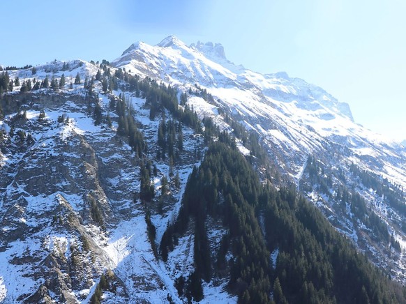 In dieser Gegend am Firstboden oberhalb von Elm rutschte das Paar auf dem Schnee aus und stürzte in den Tod.