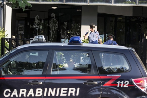 epa04782525 Italian police carabinieri work next to a police vehicle during a search operation, in Rome, Italy, 04 June 2015. Police said that 44 arrests were being made in the Italian regions of Sici ...