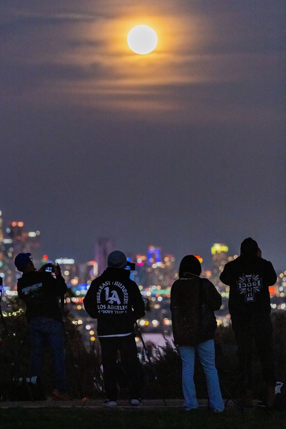 Photographers take photos of the Beaver Moon, also a supermoon, as it rises over downtown Los Angeles, Wednesday, Nov. 5, 2025, in Los Angeles. (AP Photo/Ethan Swope)
Supermoon California
