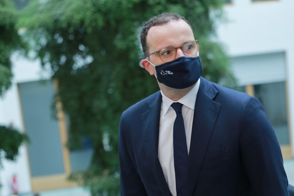 epa08728756 German Minister of Health Jens Spahn attends a press conference on the Coronavirus pandemic situation in Germany this fall in Berlin, Germany, 08 October 2020. EPA/CHRISTIAN MARQUARDT / PO ...