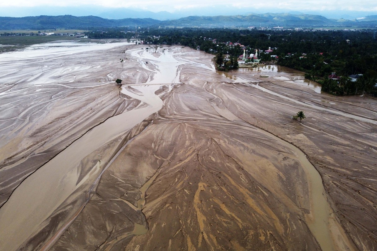 epa12566132 An aerial picture taken with a drone shows an area covered by mud at a flood-affected village in the Meureudu area of Pidie Jaya, Aceh, Indonesia, 03 December 2025. According to the Nation ...