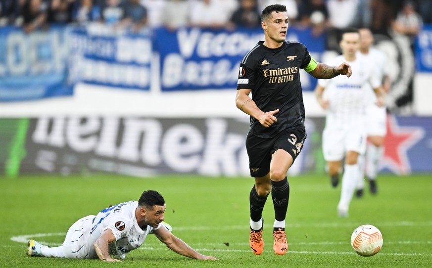 Arsenal's Granit Xhaka , right, and Zurich's Blerim Dzemaili in action during the UEFA European League Group A soccer game between Switzerland's FC Zuerich and England's Arsenal, T ...