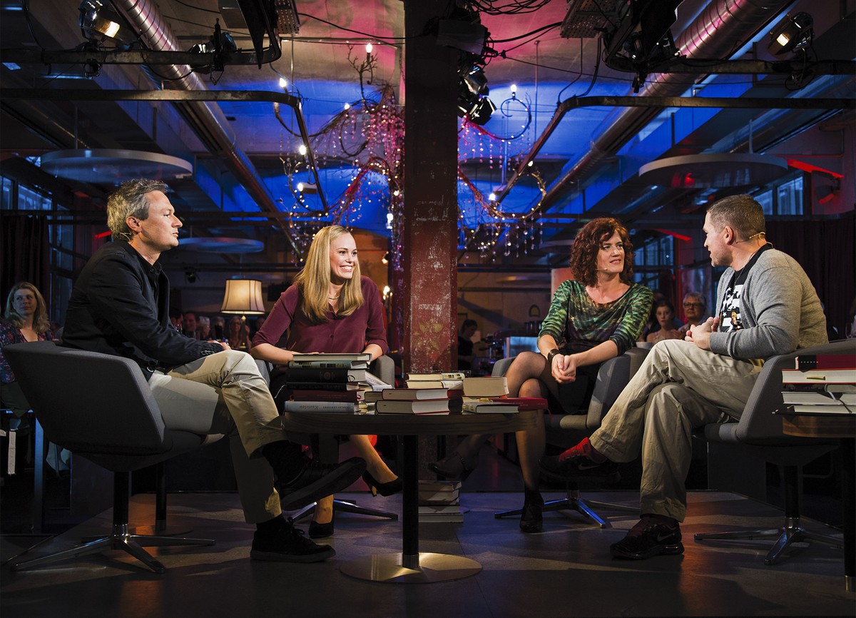 Die Buchkritik-Sendung «Literaturclub» mit Moderatorin&nbsp;Nicola Steiner (2.v.l.) und der Kritikerrunde Julian Schütt (l.), Christine Lötscher (2.v.r.) und Philipp Tingler (r.)