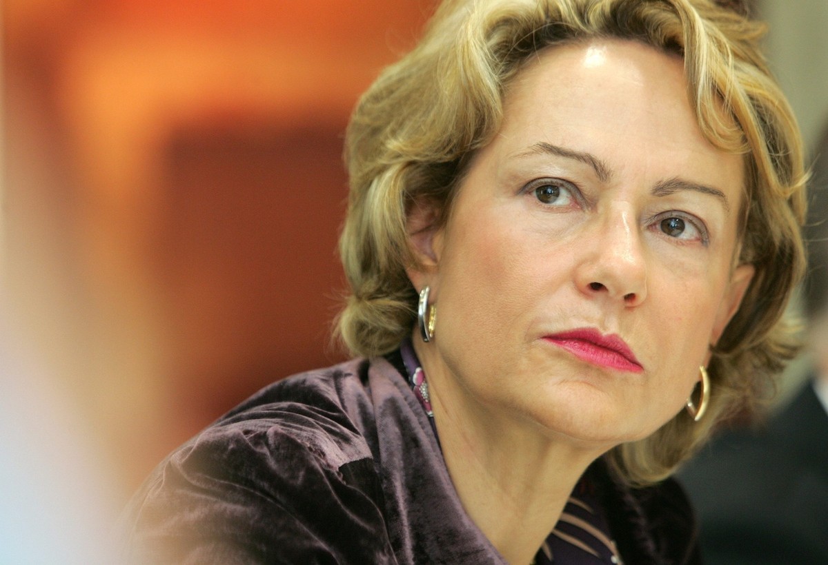 Die Berner Regierungsraetin und Volksdirektorin Elisabeth Zoelch aeussert sich am Montag, 5. September 2005, an einer Medienkonferenz in Bern zu den Leistungen des Kantons Bern zu den Unwetterschaeden ...