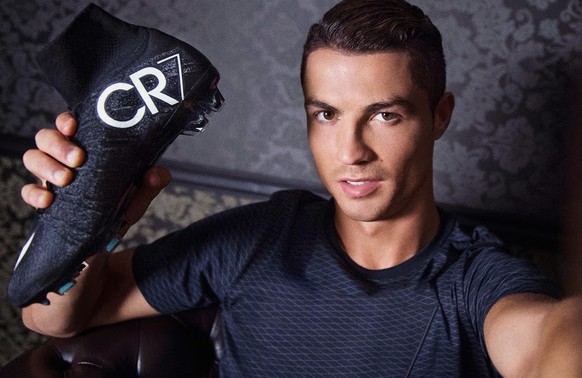 Ronaldo deals seine schuhe