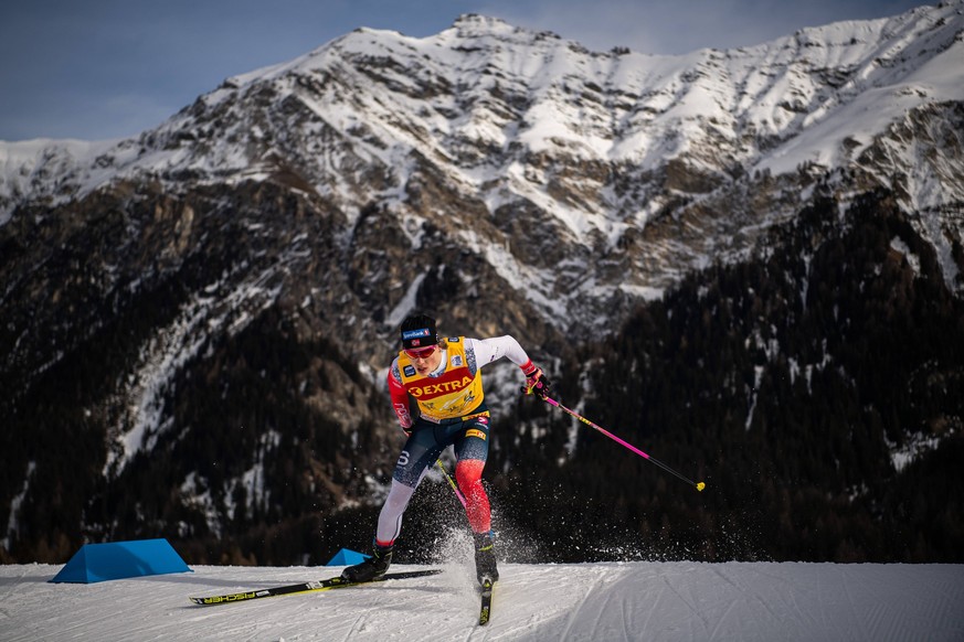 211228 Johannes Hosflot Klaebo of Norway competes in men s cross-country skiing sprint prologue during Tour de Ski on December 28, 2021 in Lenzerheide. Photo: Maxim Thore / BILDBYRAN / kod MT / MT0272 ...