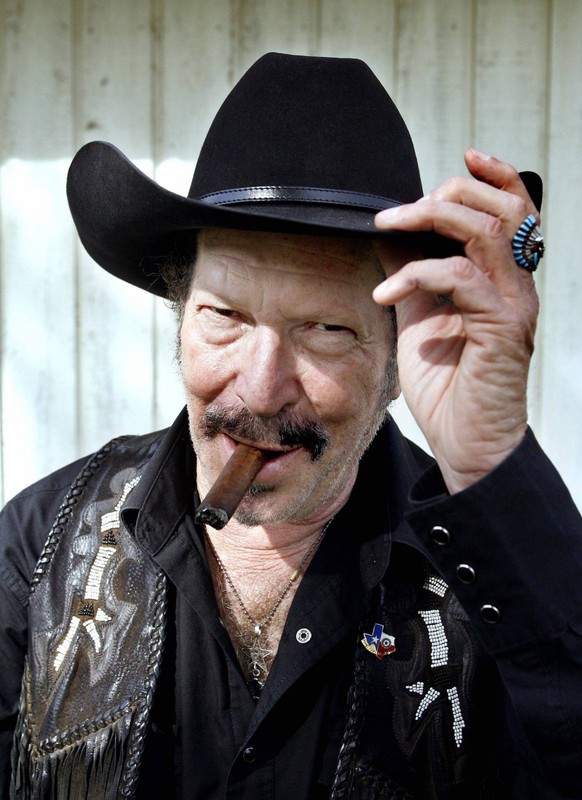 LIVINGSTON COUNTY 20061014 Den amerikanska texaspolitikern Kinky Friedman kampanjar fˆr att bli delstaten Texas nya guvernˆr. H‰r vid ett valmˆte ute pa landsbygden norr om Houston i sˆdra Texas. HOUS ...