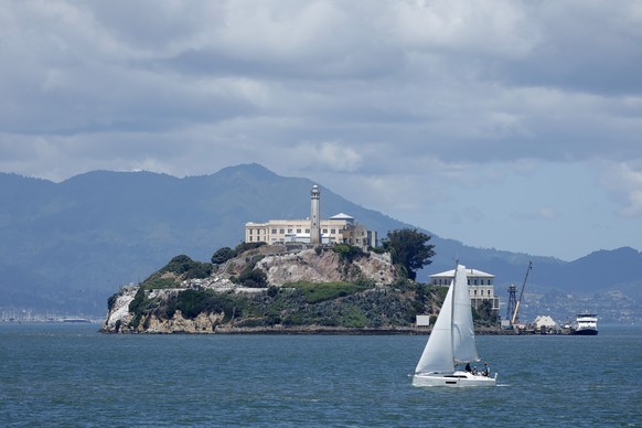 epaselect epa12098191 A view of Alcatraz Island, part of the Golden Gate National Recreation Area under the U.S. National Park Service, in San Francisco, California, USA, 13 May 2025. Alcatraz, known  ...