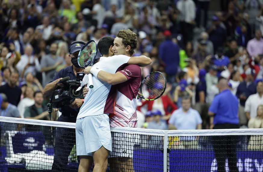 epa10179087 Carlos Alcaraz of Spain (L) and Casper Ruud of Norway at the net after the men's final match at the US Open Tennis Championships at the USTA National Tennis Center in Flushing Meadows, New ...