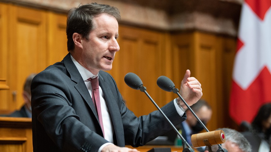 Nationalrat Thomas Aeschi, SVP-ZG, spricht an der Wintersession der Eidgenoessischen Raete, am Donnerstag, 2. Dezember 2021, in Bern. (KEYSTONE/Peter Schneider)