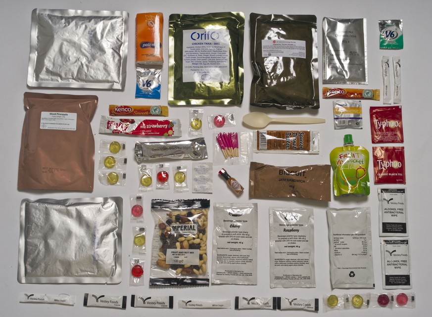 Copyright Sarah Lee - Ration packs and thier contents for G2. UK. Grossbritannien.