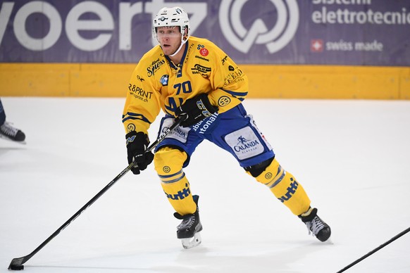 ARCHIV - ZUR EISHOCKEY WELTMEISTERSCHAFT 2018 IN DAENEMARK VOM 4. BIS ZUM 20. MAI STELLEN WIR IHNEN FOLGENDES BILDMATERIAL ZUR VERFUEGUNG - Davos&#039;s player Enzo Corvi during the preliminary round  ...