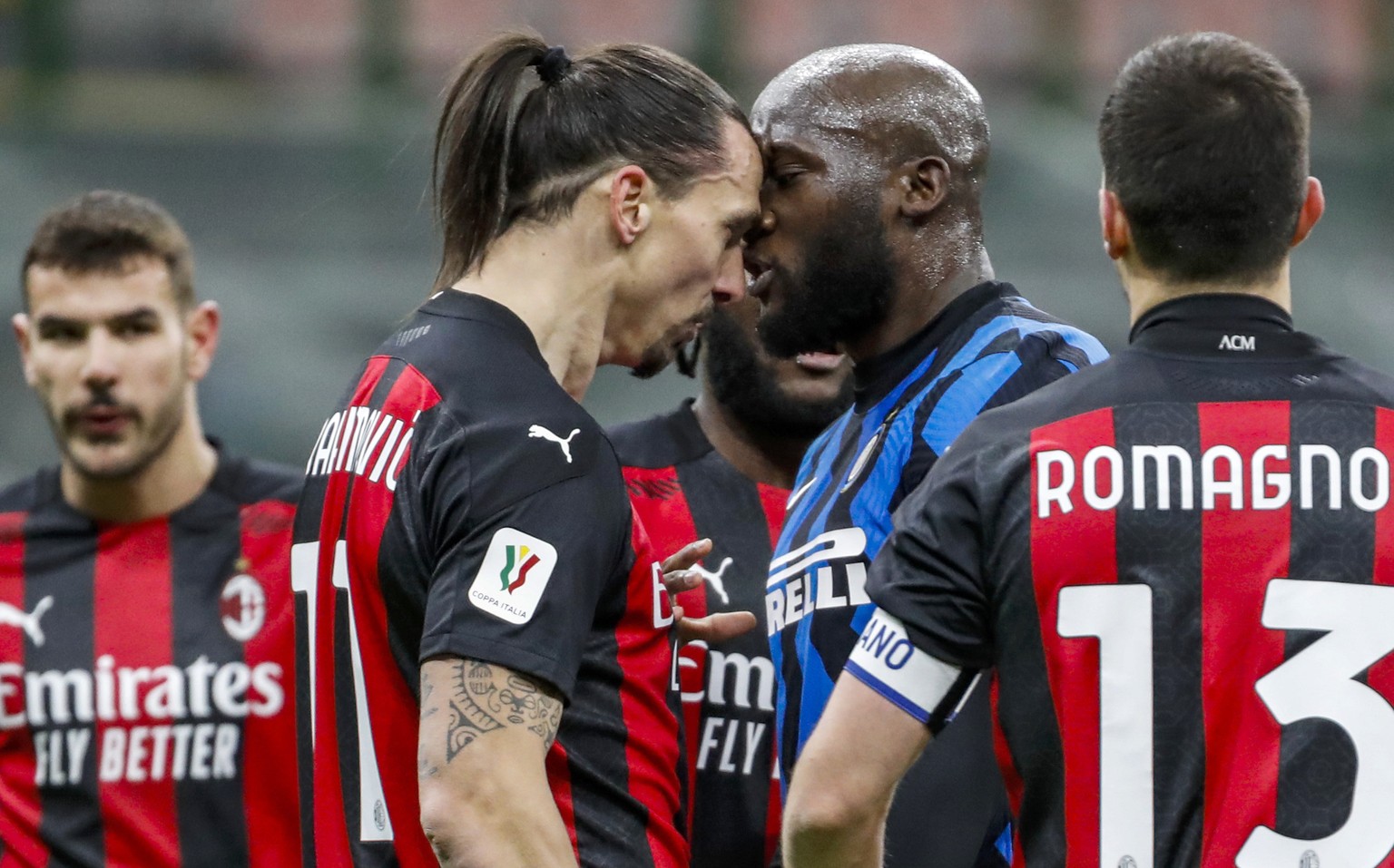 AC Milan&#039;s Zlatan Ibrahimovic, center left, and Inter Milan&#039;s Romelu Lukaku, center right, argue during an Italian Cup round of 8 soccer match between Inter Milan and AC Milan at the San Sir ...