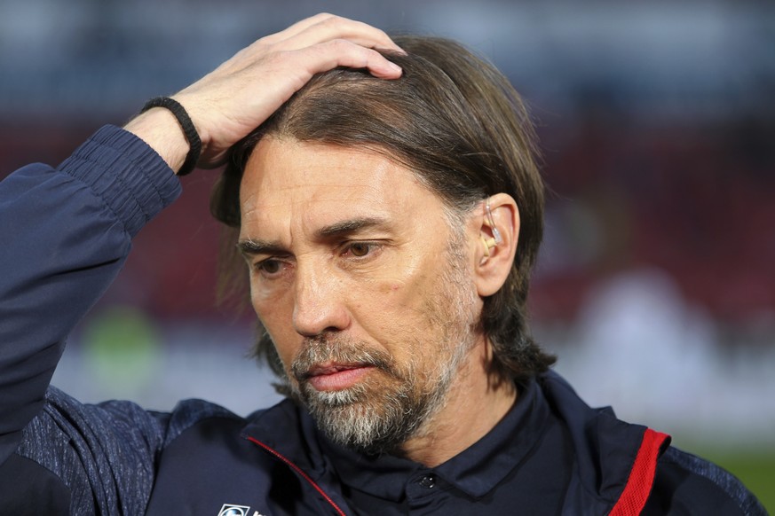 Mainz&#039;s coach, Martin Schmidt, at a German Bundesliga soccer match between FSV Mainz 05 and RB Leipzig in the Opel Arena, in Mainz, Germany, Wednesday, April 5, 2017. (Thomas Frey/dpa via AP)