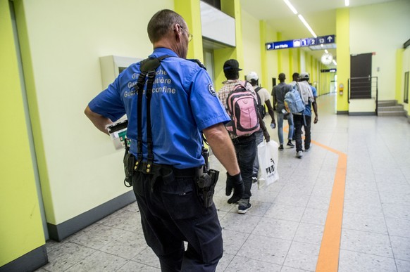 Die Kosten steigen: Vergangene Woche kamen über 1000 Migranten in Chiasso an (Archivbild).