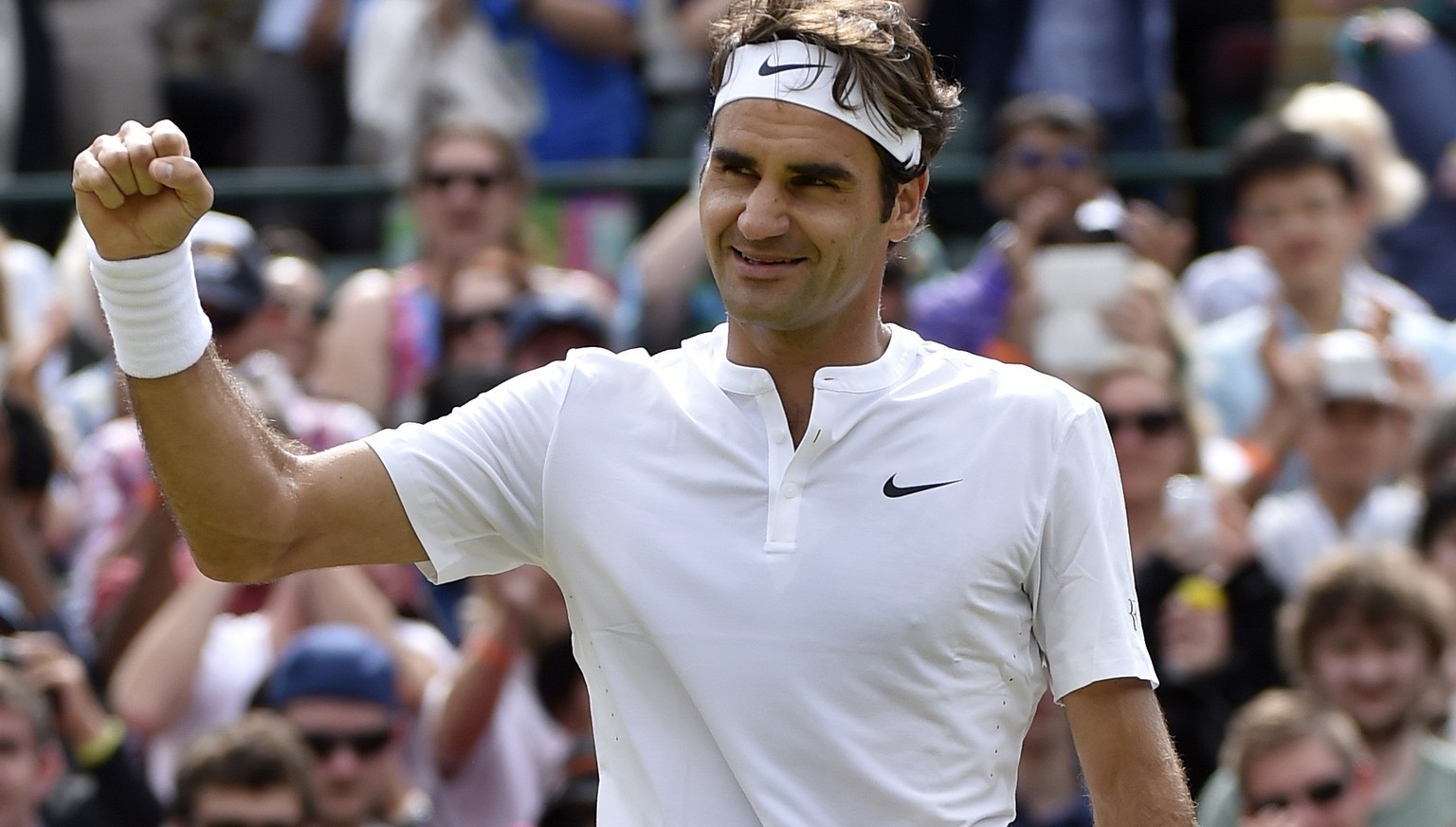 Roger Federer ballt die Faust: Der Kurs in Richtung Wimbledon-Titel Nummer 8 stimmt.&nbsp;